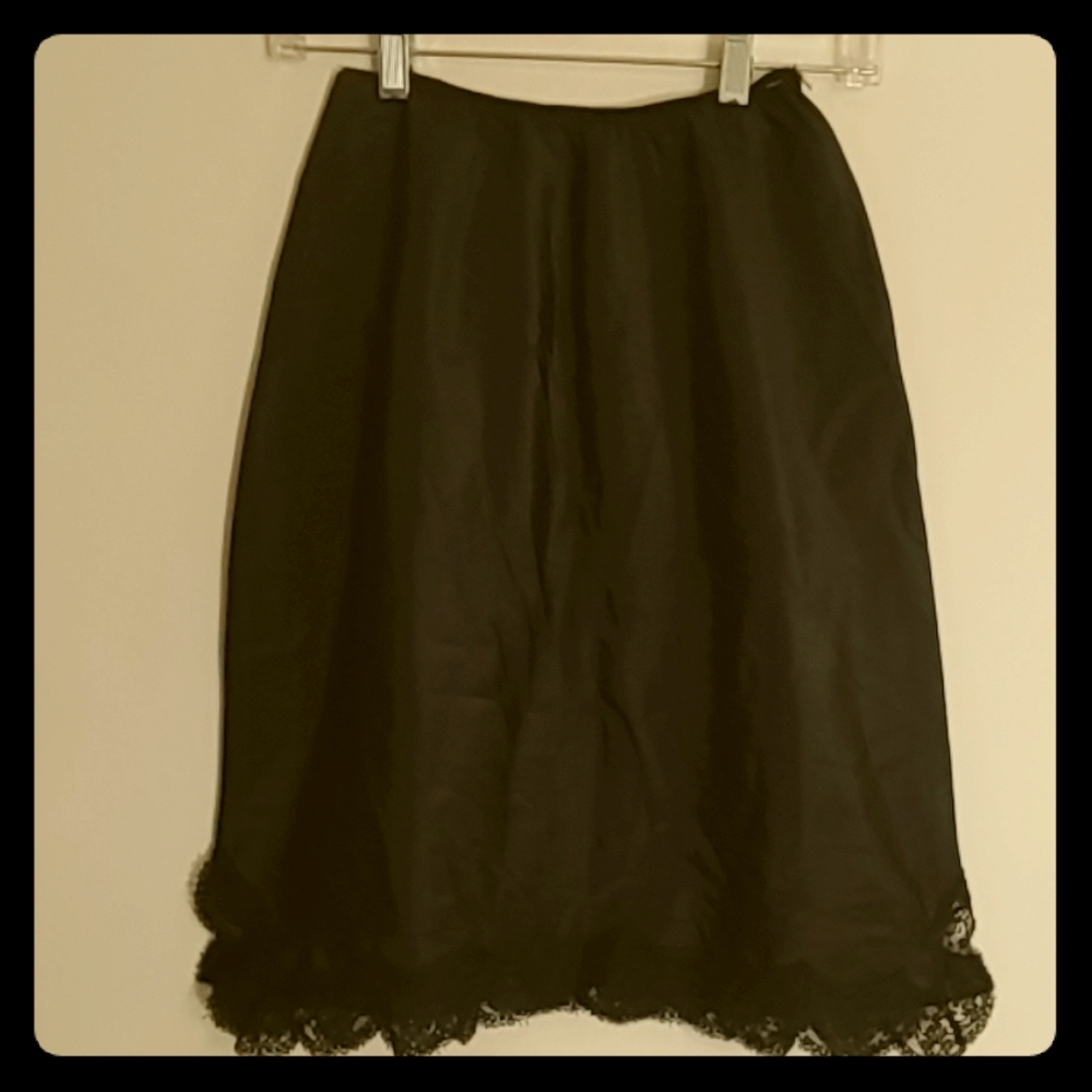 Vintage Barbizon Petti-Chic black half-slip small